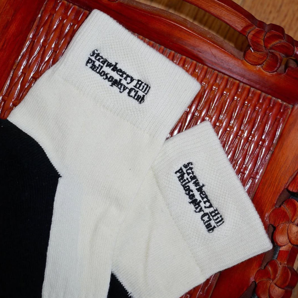 EMBOIDERED HIKING SOCK