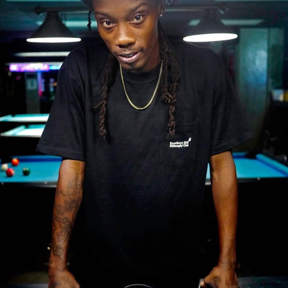 LOGO POCKET TEE - BLACK